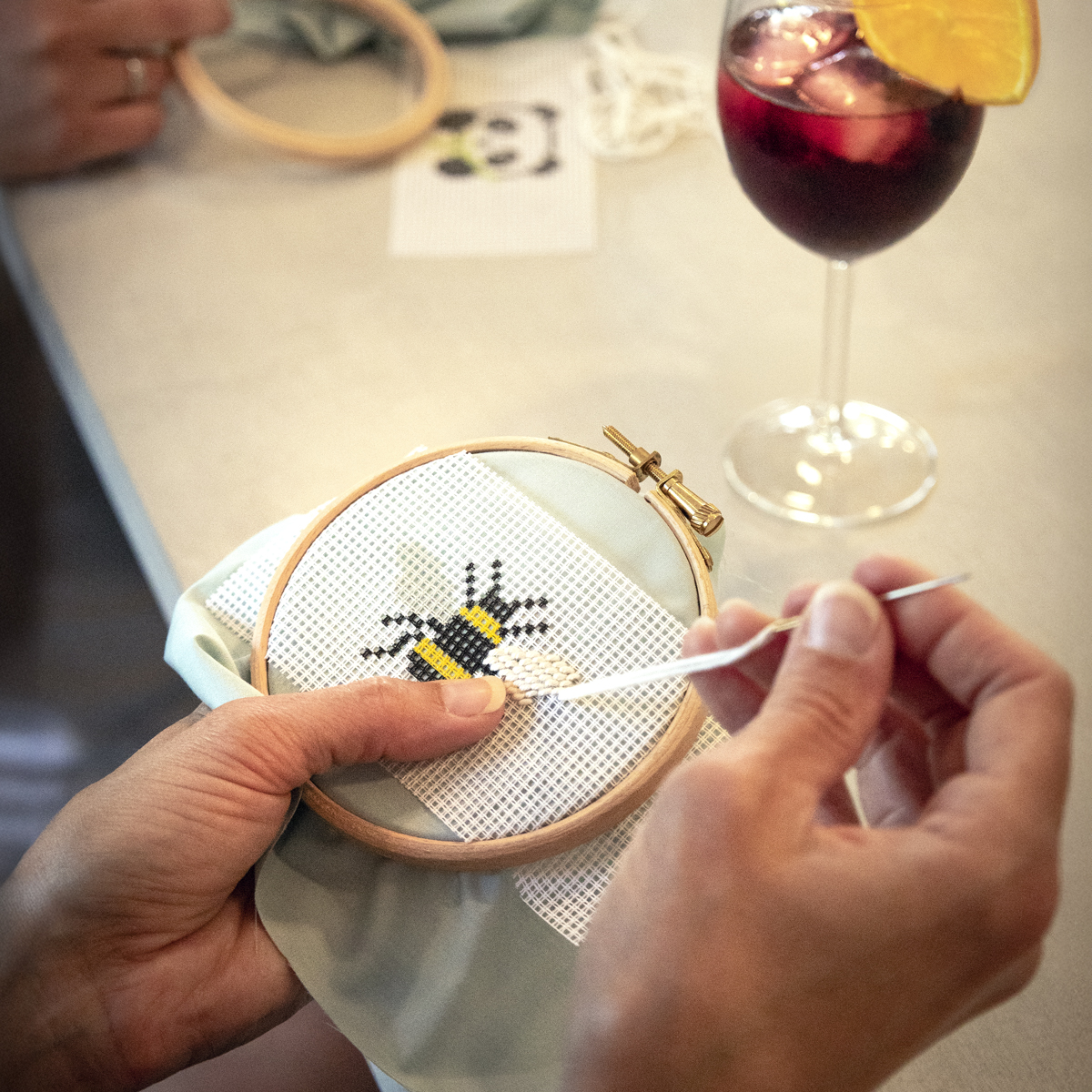 Broderie et Sangria à Quartier Artisan