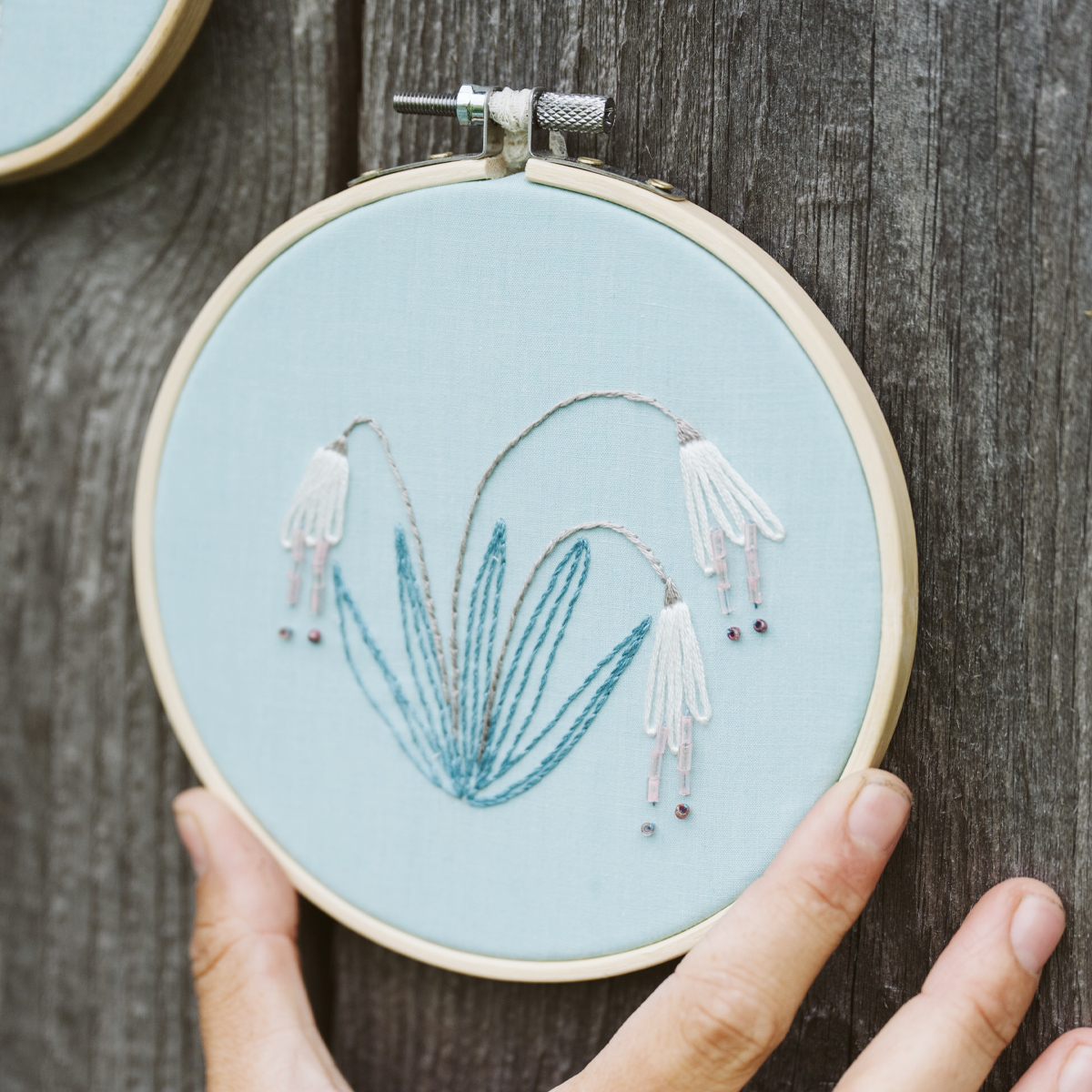 Atelier de broderie à thème botanique au Festival Circuit-Court